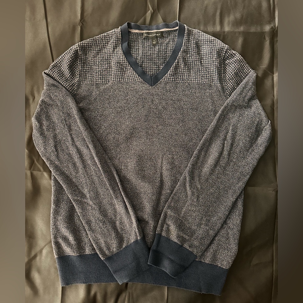V-neck Light Sweater